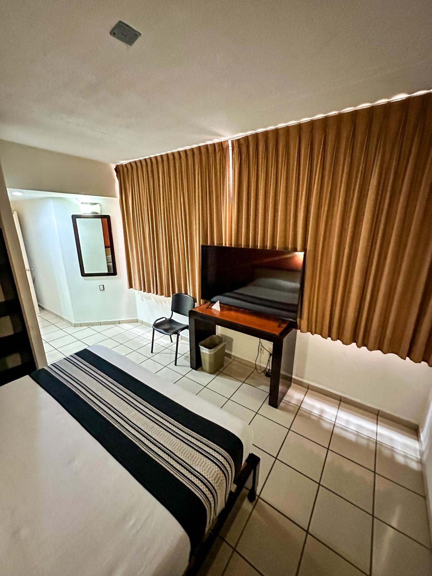 Hotel Montreal Леон Экстерьер фото