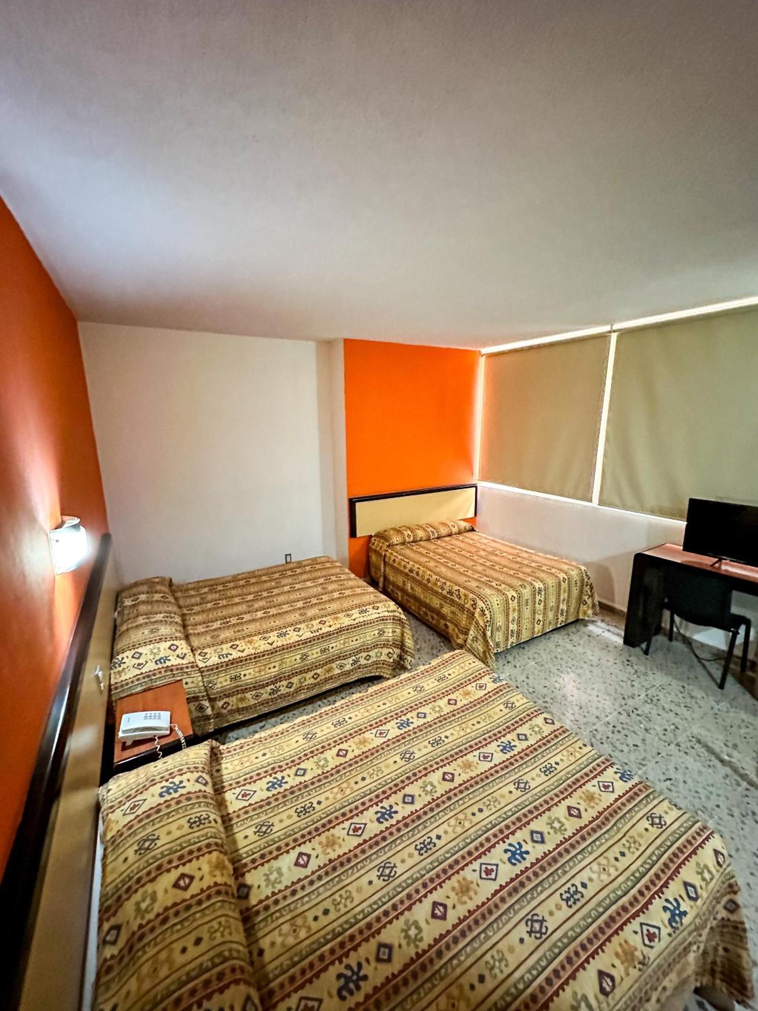 Hotel Montreal Леон Экстерьер фото