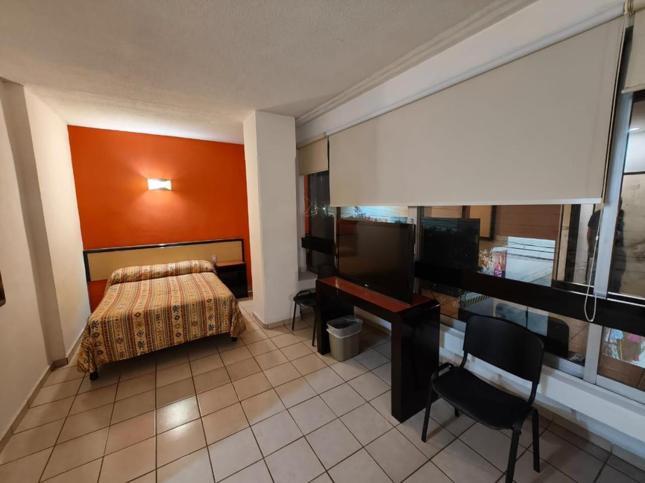 Hotel Montreal Леон Экстерьер фото