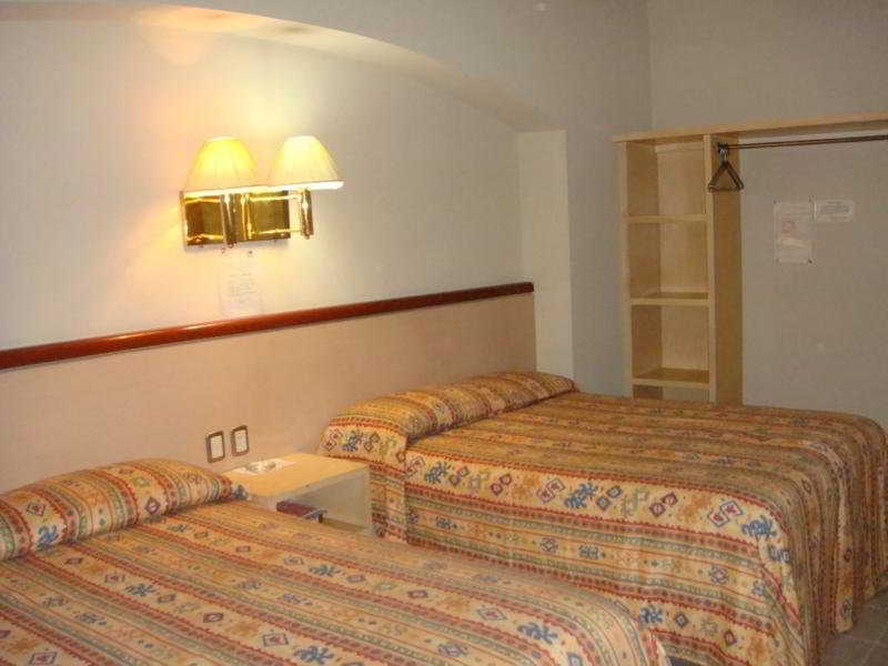 Hotel Montreal Леон Экстерьер фото