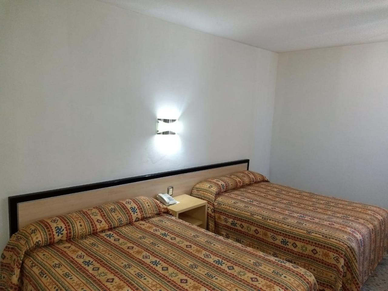 Hotel Montreal Леон Экстерьер фото
